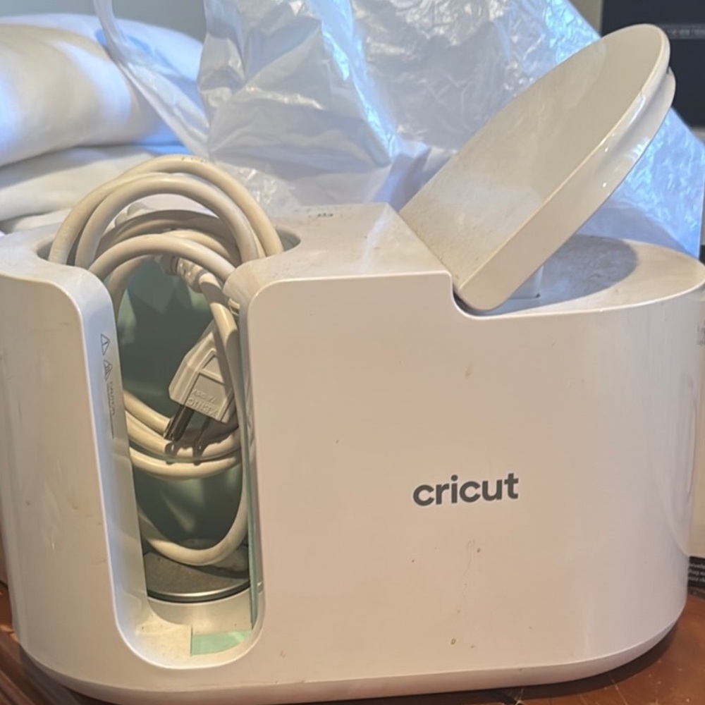 Cricut Infusible Ink Mugs with Pink Handles & cricut mug press